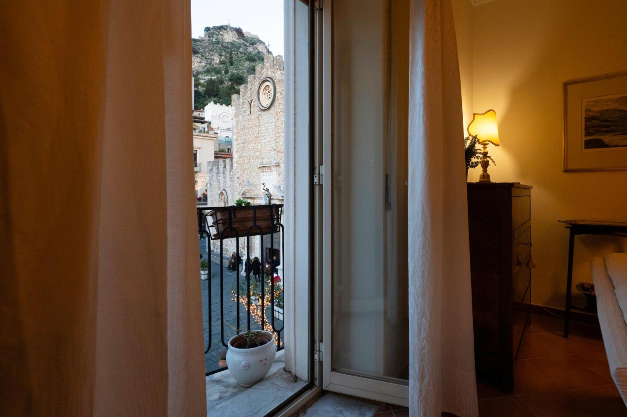 Duomo Square Apartment ตาออร์มินา ภายนอก รูปภาพ